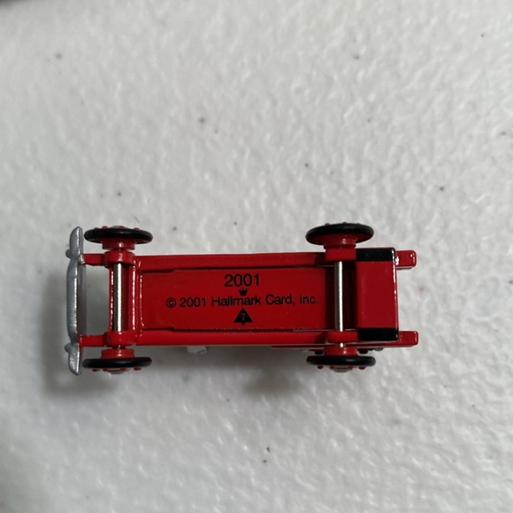 Hallmark Collector's Series 1924 Toledo Fire Engine #6 - Picture 5 of 5